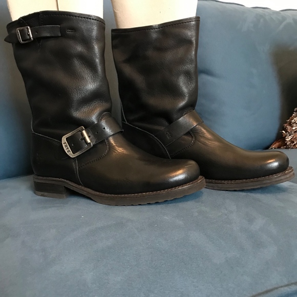 Frye Veronica short boot, chocolate brown. - Picture 5 of 5